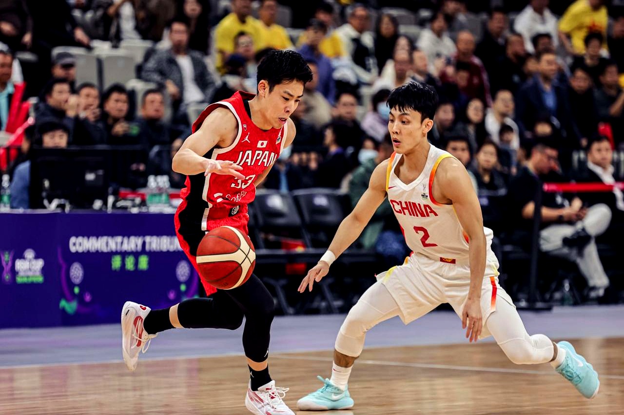 包含CBA常规赛赛程吃紧，里昂国际比赛日状态回暖，气氛紧张，临场指挥获称赞的词条