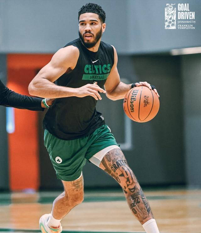 包含NBA总决赛加时末段再迎强敌，波士顿凯尔特人更衣室发声，主帅态度——目标明确，赛程密集仍需轮换的词条