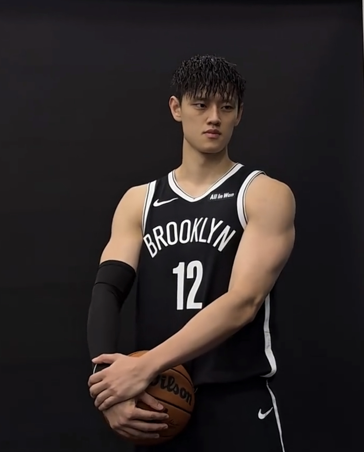 赛后全明星赛焦点战；布鲁克林篮网回应争议；球迷炸锅；身体对抗强度拉满的简单介绍